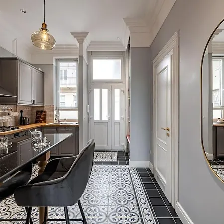 Elegant & Stylish Luxury Living *