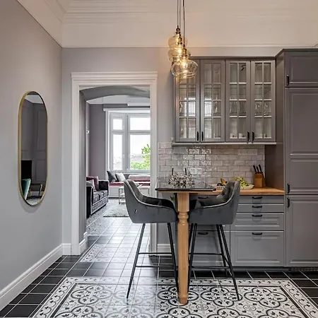 Elegant & Stylish Luxury Living *