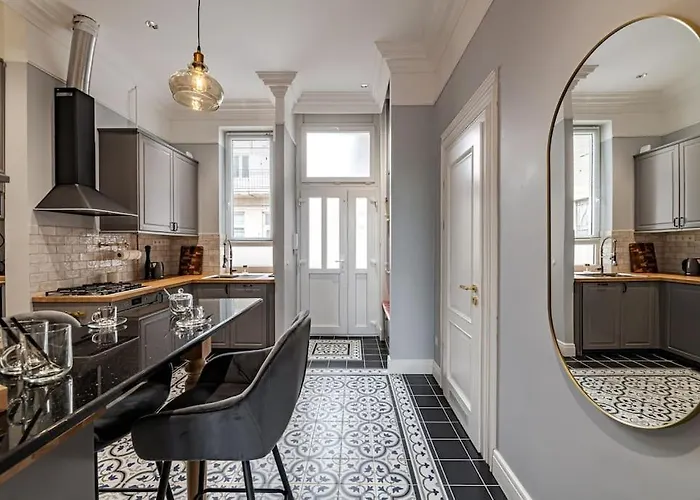 Elegant & Stylish Luxury Living *