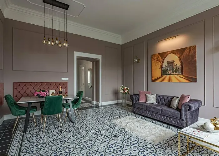 Elegant & Stylish Luxury Living * Budapest
