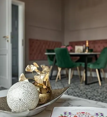 Elegant & Stylish Luxury Living * Budapest