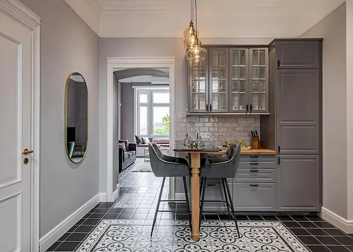 Elegant & Stylish Luxury Living *