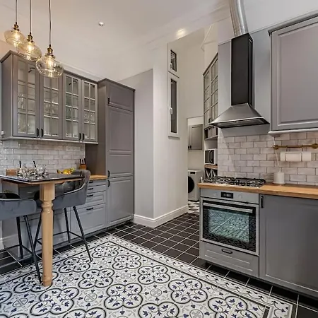 Elegant & Stylish Luxury Living بودابست